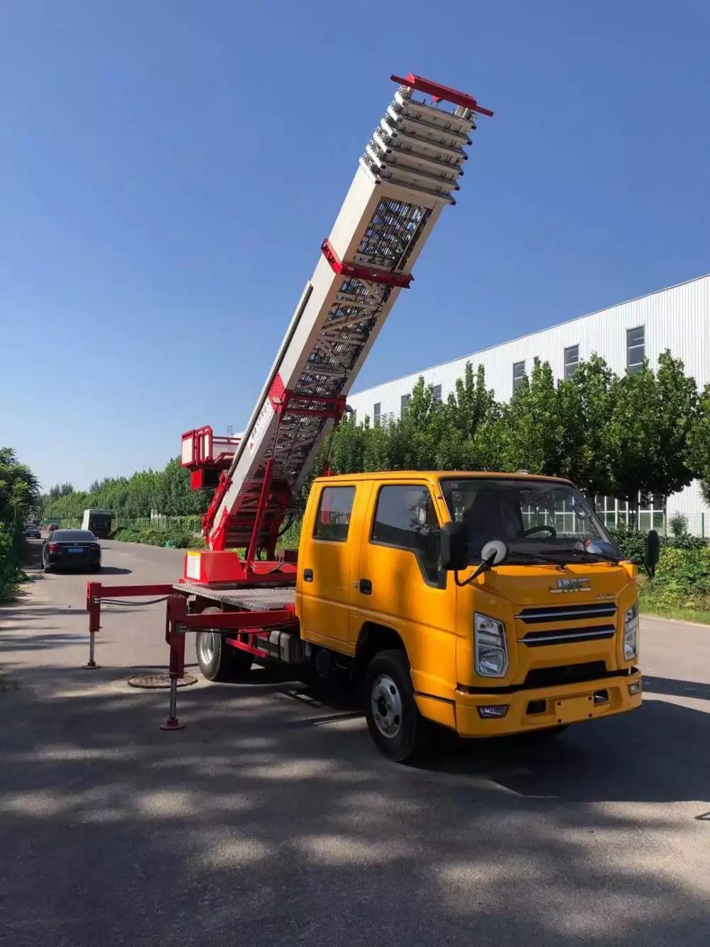 深泽县附近的云梯车出租服务：轻松解决高空作业需求