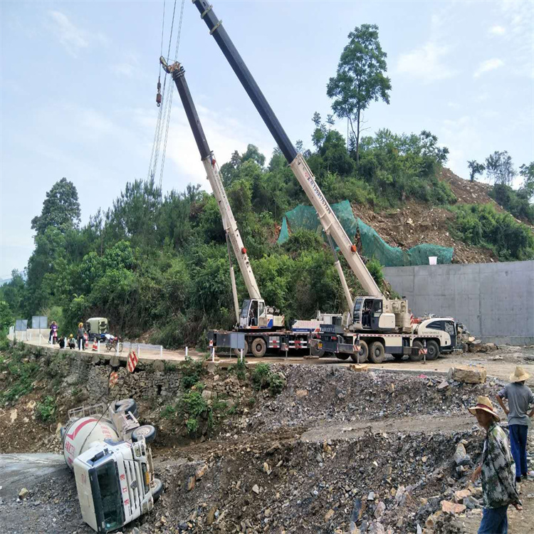 深泽县汽车掉沟里叫吊车救援要多少钱